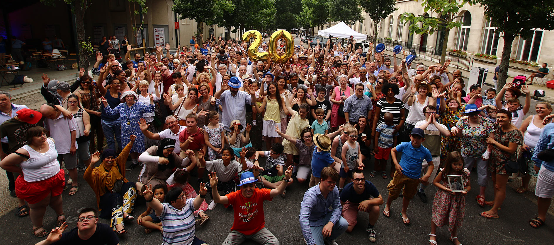 Photo de foule des 20 ans de l'Institut Lejeune